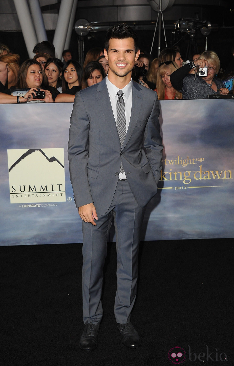 Taylor Lautner en el estreno de la película 'Amanecer. Parte 2' en Los Ángeles