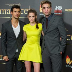Taylor Lautner, Kristen Stewart y Robert Pattinson en el estreno de 'Amanecer. Parte 2' en Madrid
