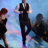 Juan Magán actuando en los Grammy Latinos 2012