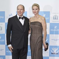 Los Príncipes Alberto y Charlene en la gala Mónaco contra el Autismo