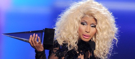 Nicki Minaj recogiendo su American Music Awards 2012