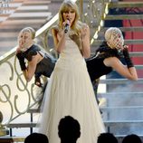 Taylor Swift durante su actuación en los American Music Awards 2012