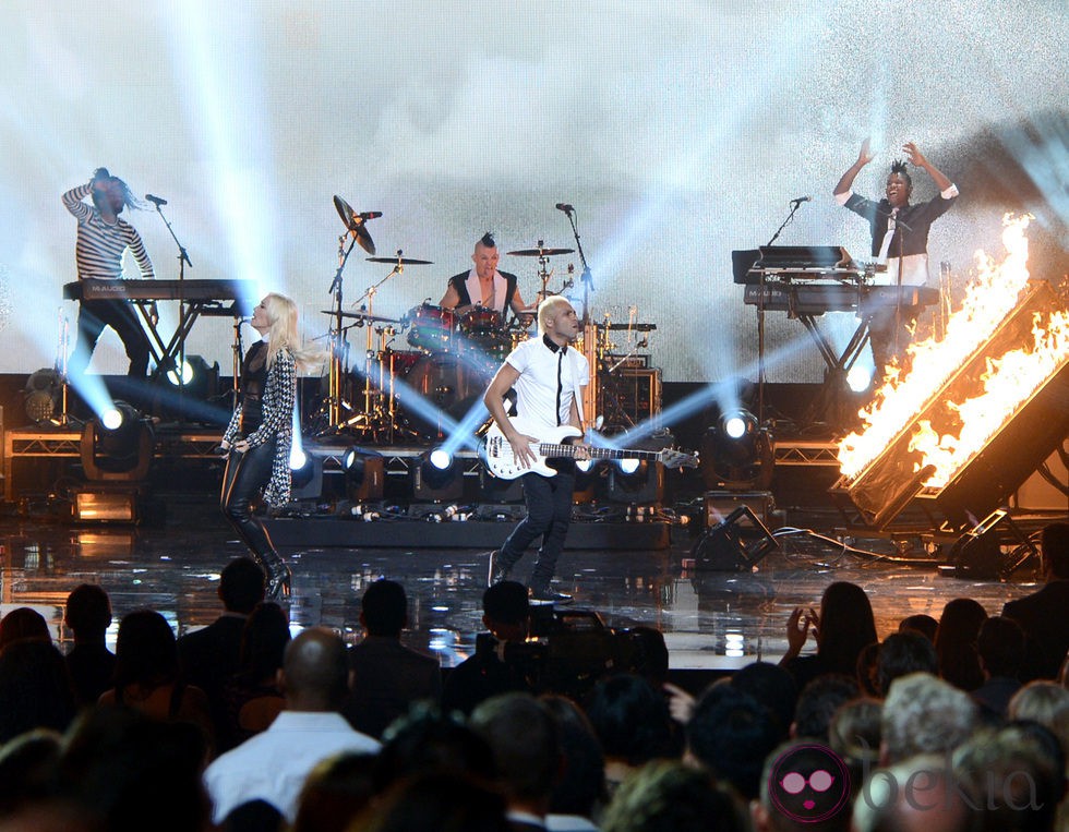 No Doubt en la actuación de los premios American Music Awards 2012