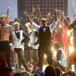 Chris Brown, Ludacris y Swizz Beatz juntos en la gala de los American Music Awards 2012