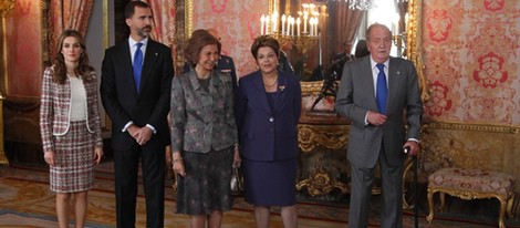 Los Reyes y los Príncipes de Asturias con Dilma Rousseff en el Palacio Real