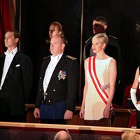 Alberto, Charlene y Carolina de Mónaco y Andrea y Pierre Casiraghi en la gala por el Día Nacional de Mónaco 2012