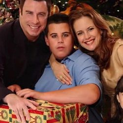 John Travolta, Kelly Preston, Elle Travolta y Jett Travolta pasando las navidades