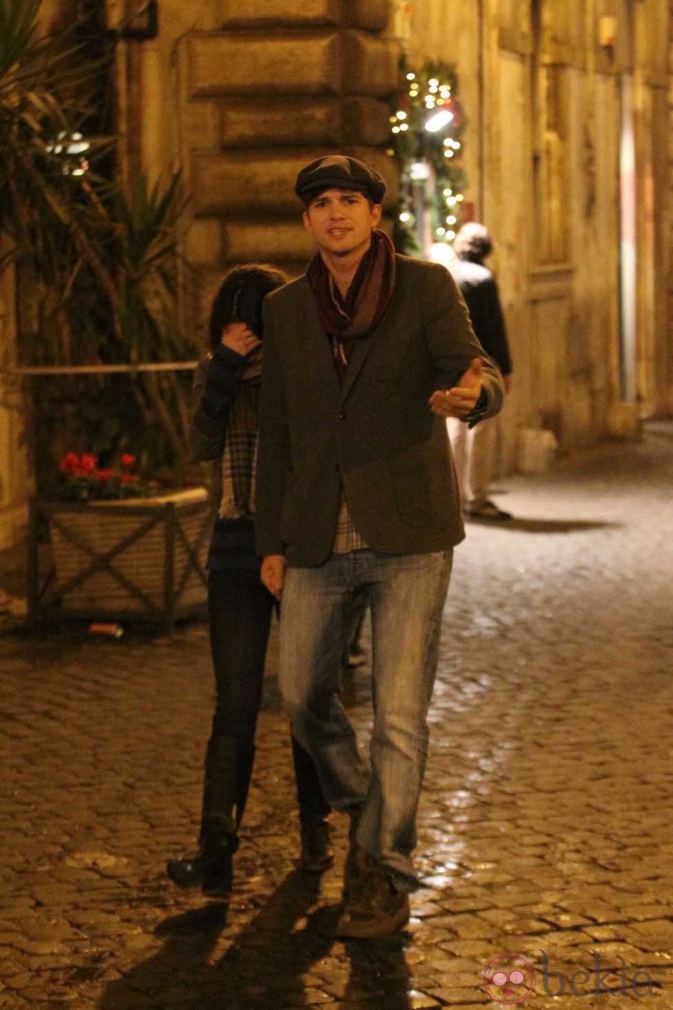 Ashton Kutcher y Mila Kunis se enfadan con la prensa en Roma