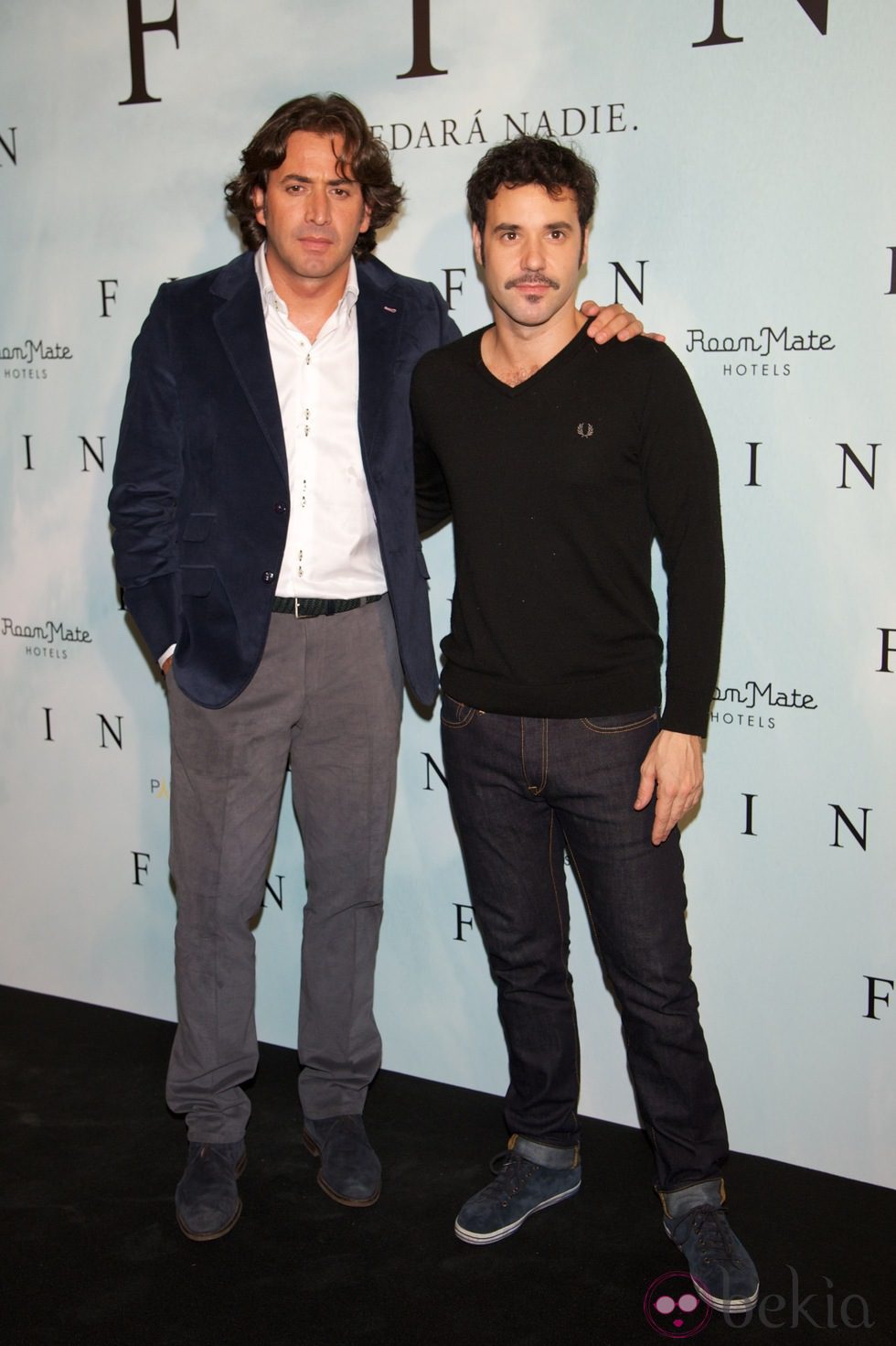 Antonio Garrido y Miquel Fernández en el photocall de 'Fin' en Madrid