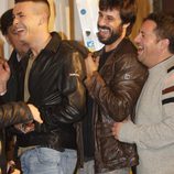Hugo Silva y Mario Casas riéndose durante el rodaje de 'Las brujas de Zugarramurdi'