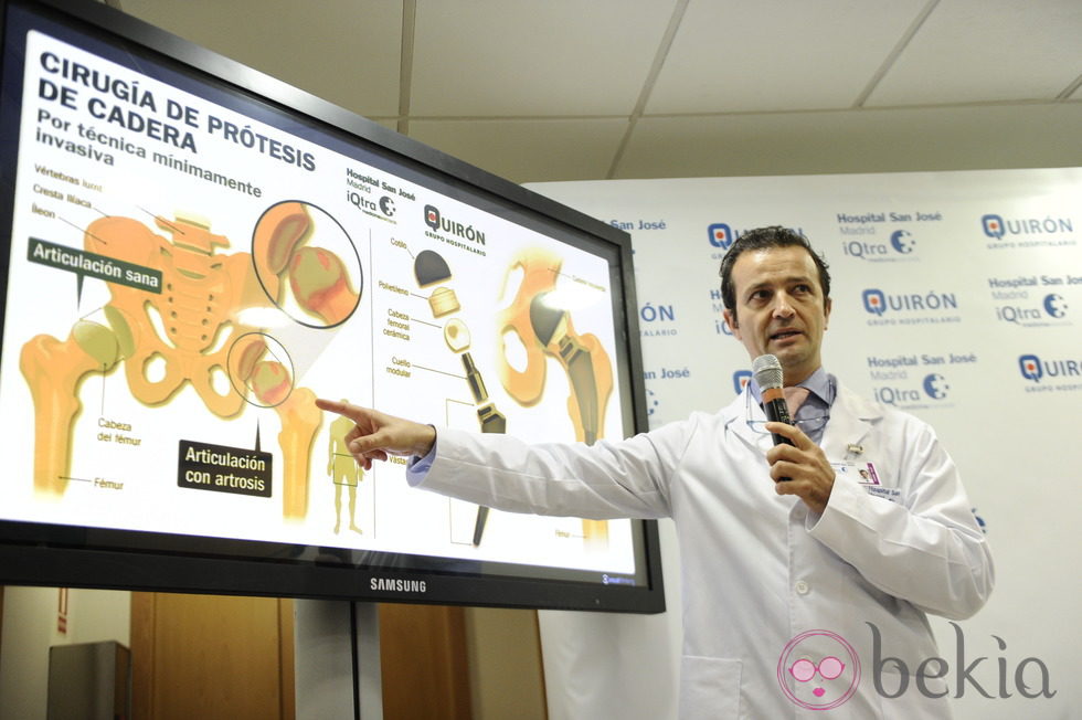 El doctor Ángel Villamor explica la operación de cadera del Rey Juan Carlos