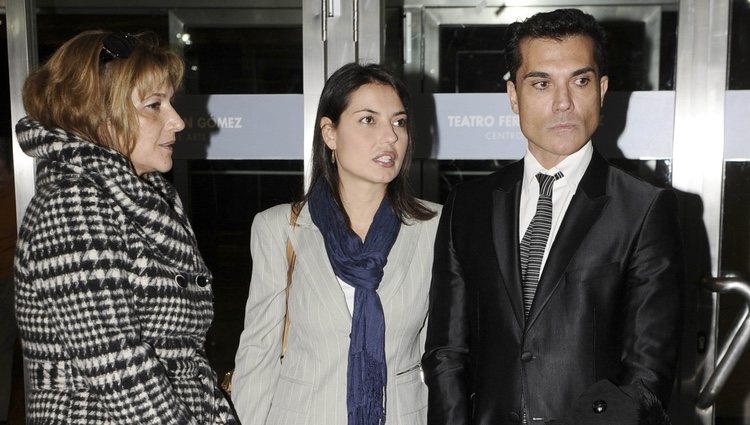 Andrés Burguera y Mari Cielo Pajares en el funeral de Tony Leblanc