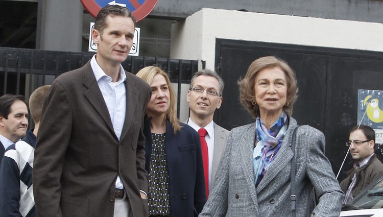 Iñaki Urdangarín, la Infanta Cristina y la Reina Sofía visitan al Rey Juan Carlos en el hospital