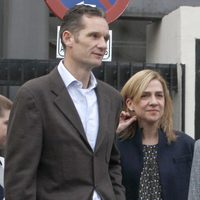 La Infanta Cristina e Iñaki Urdangarín visitan al Rey tras su operación de cadera