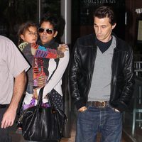 Halle Berry con su hija y su novio Olivier Martínez