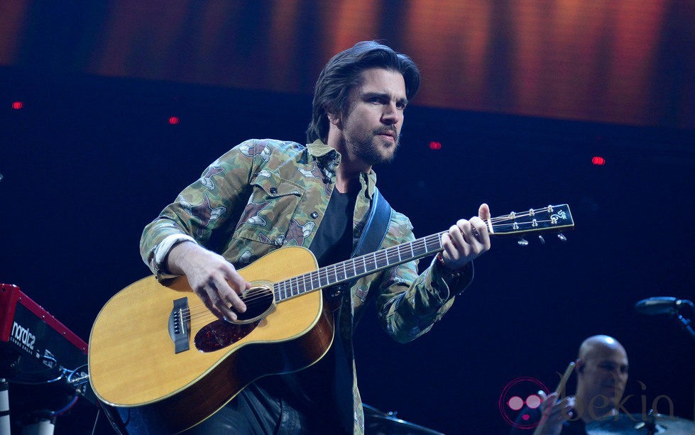 Juanes durante el concierto a favor de las víctimas del huracán Sandy en Nueva York