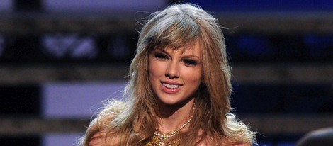 Taylor Swift durante su actuación en American Music Awards