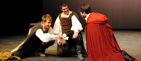 Bernabé Fernández, Javier Hernández y Álex Barahona representando 'Romeo'