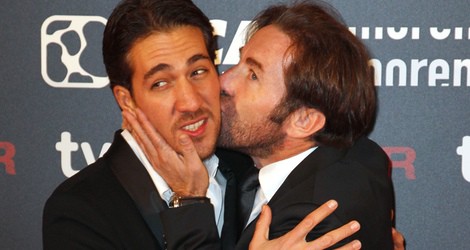 Antonio de la Torre besa a Alberto Ammann en el estreno de 'Invasor' en Madrid