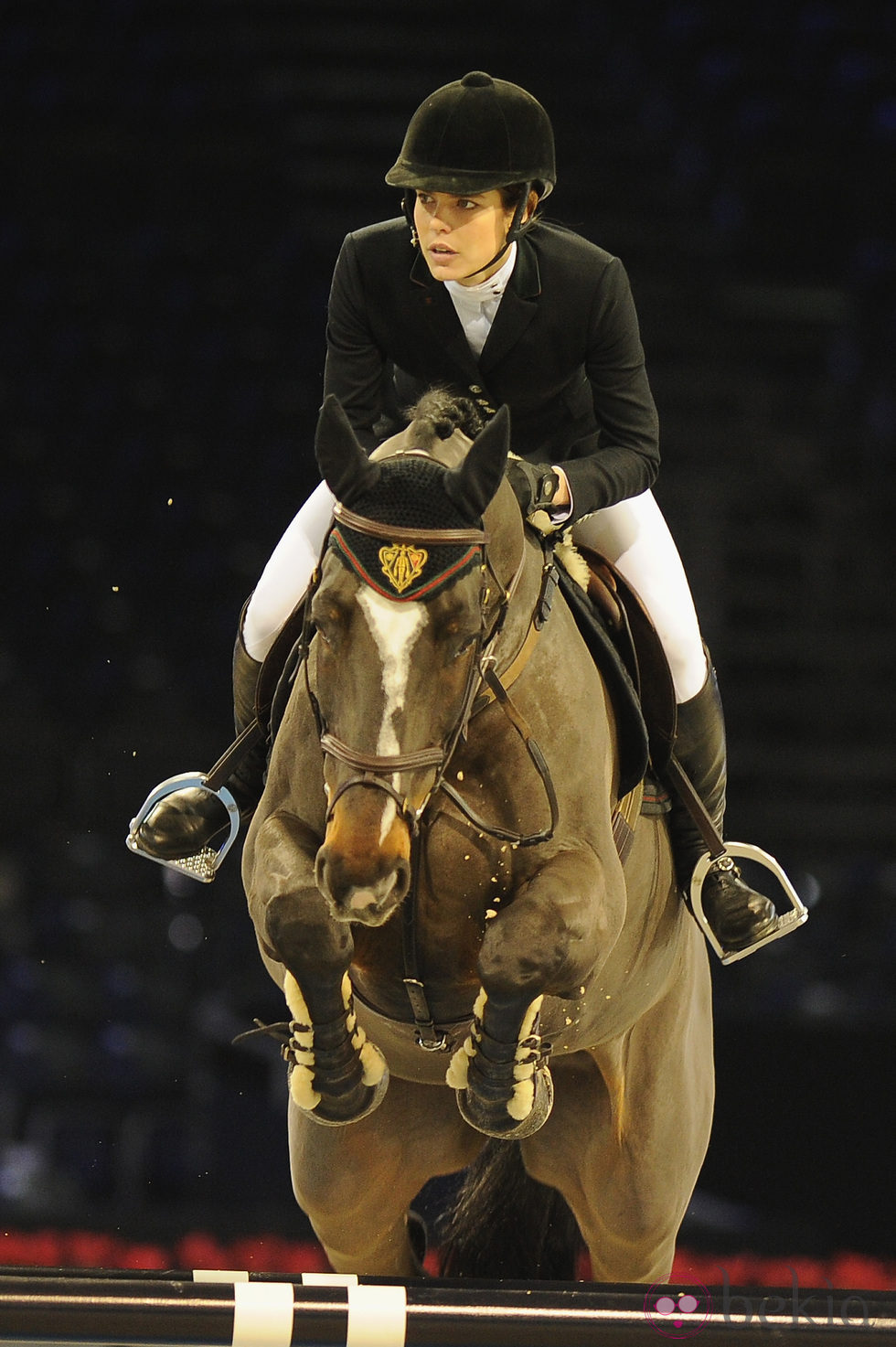 Carlota Casiraghi a lomos de un caballo en el Gucci Paris Masters 2012
