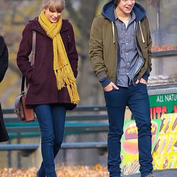 Harry Styles se divierte con Taylor Swift en un romántico paseo