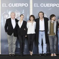 Oriol Paulo y los protagonistas de 'El cuerpo' posan juntos en Madrid