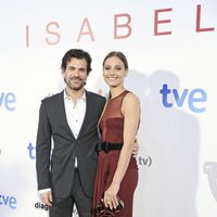 Michelle Jenner y Rodolfo Sancho estrenan el último capítulo de la primera temporada de 'Isabel'