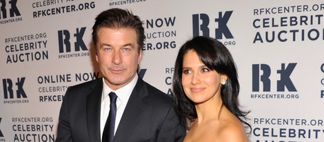 Alec Baldwin y su mujer Hilaria Thomas en la gala RFK 2012 en Nueva York