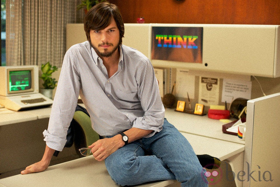 Ashton Kutcher posa como Steve Jobs en 'JOBS'
