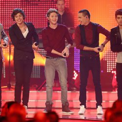 One Direction haciendo una coreografía divertida en los Premios Bambi