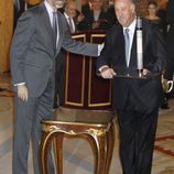 El Príncipe Felipe entrega uno de los Premios Nacionales del Deporte 2011 a Vicente del Bosque