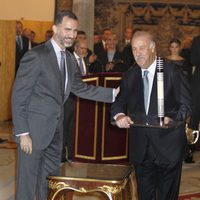 El Príncipe Felipe entrega uno de los Premios Nacionales del Deporte 2011 a Vicente del Bosque
