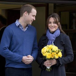 Kate Middleton sale del hospital acompañada por el Príncipe Guillermo