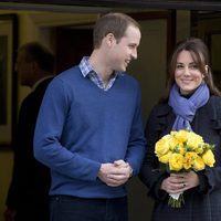 Kate Middleton sale del hospital acompañada por el Príncipe Guillermo