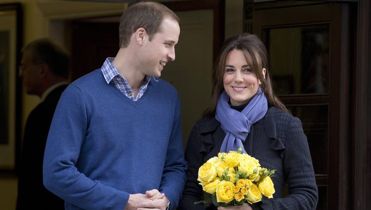 Kate Middleton sale del hospital acompañada por el Príncipe Guillermo