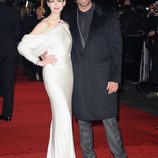 Anne Hathaway y Hugh Jackman en el estreno de 'Los Miserables' en Londres