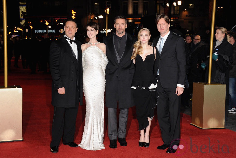 Russell Crowe, Anne Hathaway, Hugh Jackman, Amanda Seyfried y Tom Hooper en el estreno de 'Los Miserables'