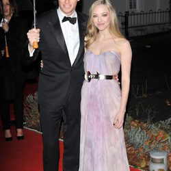 Eddie Redmayne y Amanda Seyfried en los Military Awards 2012