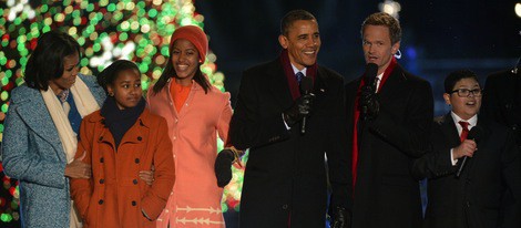 Barack Obama, Michelle, Malia y Sasha cantando con Neil Patrick Harris y Rico Rodriguez