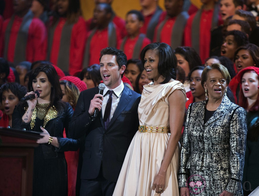 Michelle Obama y su madre cantan con Demi Lovato y Chris Mann