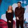 LeAnn Rimes y Chris Young entregando un premio en los American Country Awards 2012