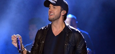 Luke Bryan actuando en los American Country Awards 2012