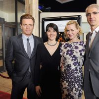 Ewan McGregor, Maria Belon, Naomi Watts y Enrique Alvarez en el estreno de 'Lo imposible' en Los Ángeles