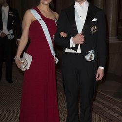 Los Príncipes Victoria y Daniel de Suecia en la cena de los Nobel 2012