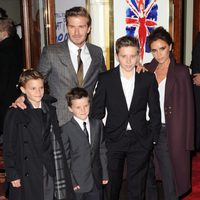 La familia Beckham en el estreno del musical 'Viva Forever!'