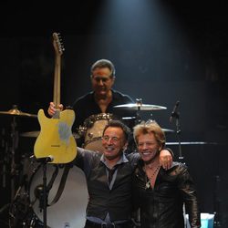 Jon Bon Jovi y Bruce Springsteen en el concierto a favor de las víctimas del huracán Sandy