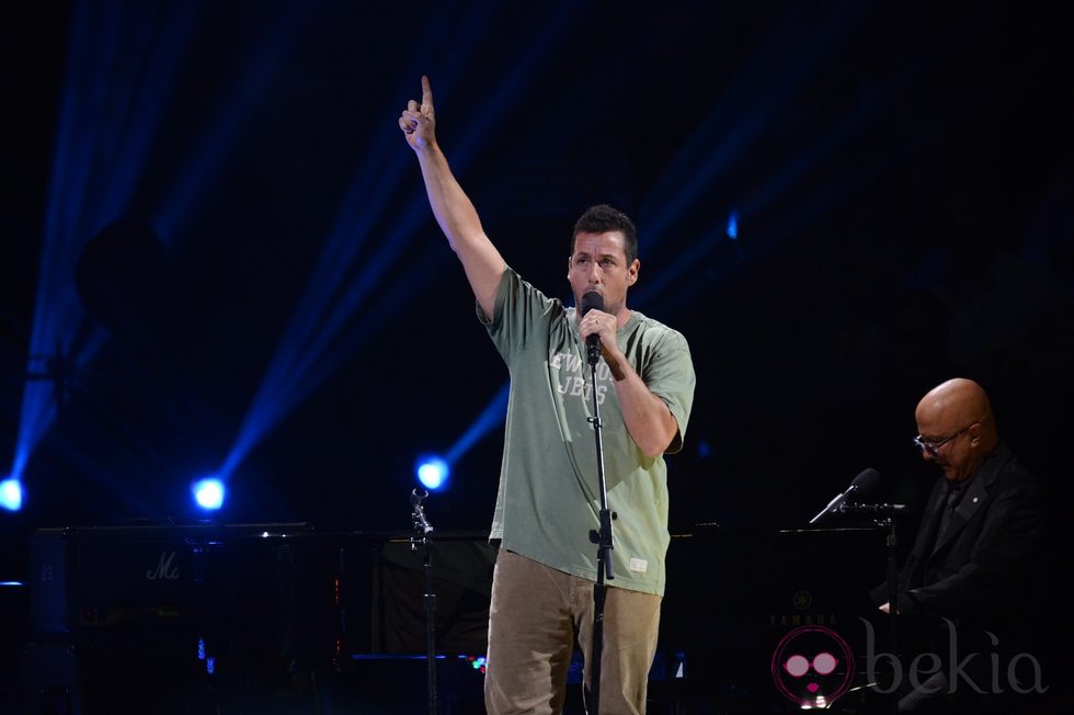 Adam Sandler en el concierto a favor de las víctimas del huracán Sandy