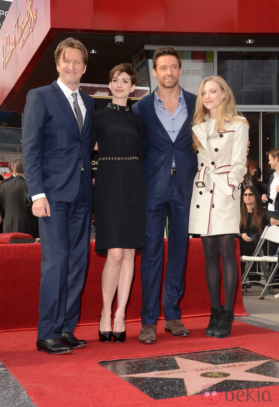 Tom Hooper, Anne Hathaway, Hugh Jackman y Amanda Seyfried en el Paseo de la Fama