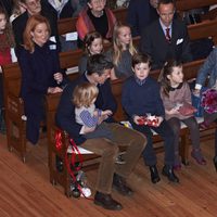 Federico y Mary de Dinamarca con sus hijos en un concierto de Navidad