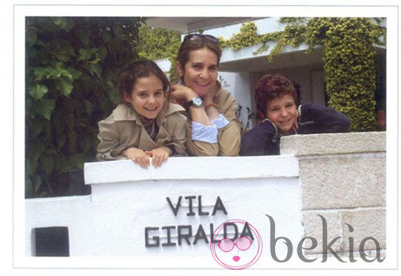 Postal de Navidad 2012 de la Infanta Elena y sus hijos